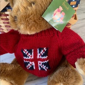 LONDON Harrod’s Bear